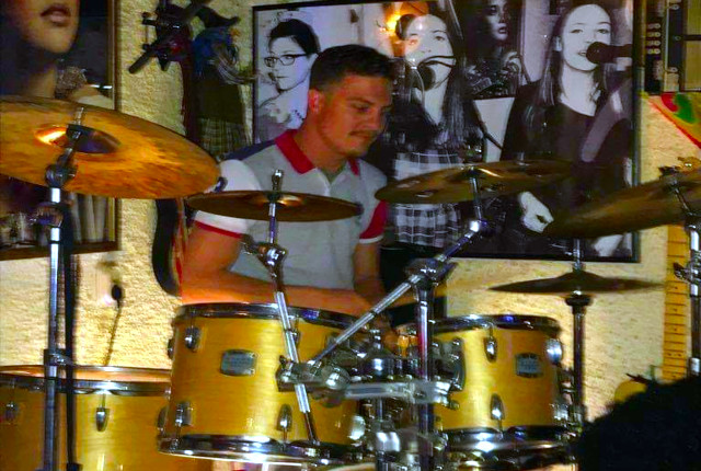 Foto von Yves am Schlagzeug